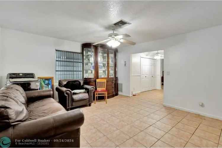 Rent Spacious Home in Boynton Beach with Clubhouse Amenities