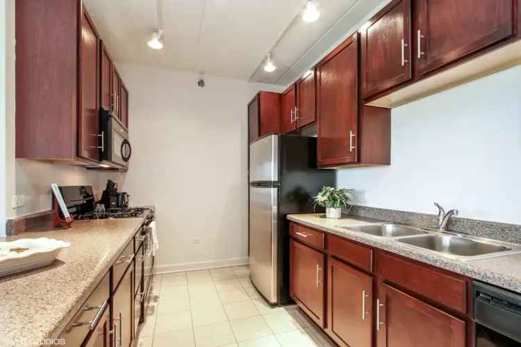 Luxury Apartments for Rent in Des Plaines with Oversized Terraces and More