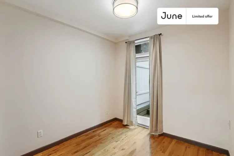 Rent Twin Bedroom in 3 Bedroom Apartment in Upper East Side with Amenities