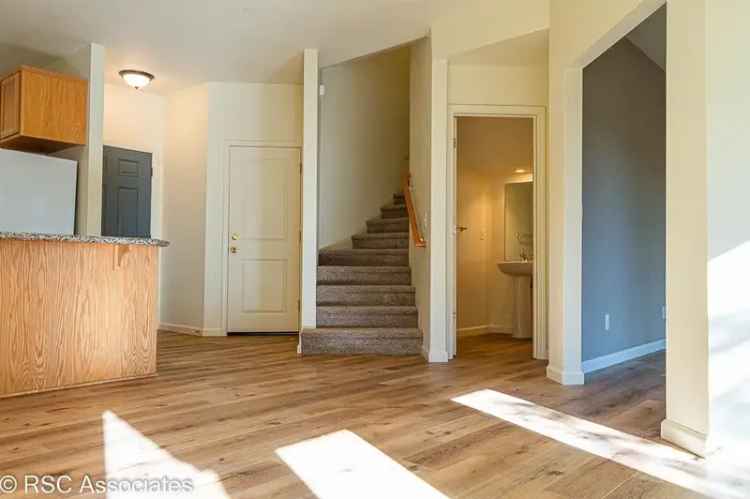 Luxury Townhouse for Rent in Chico with Garage and Pet Friendly