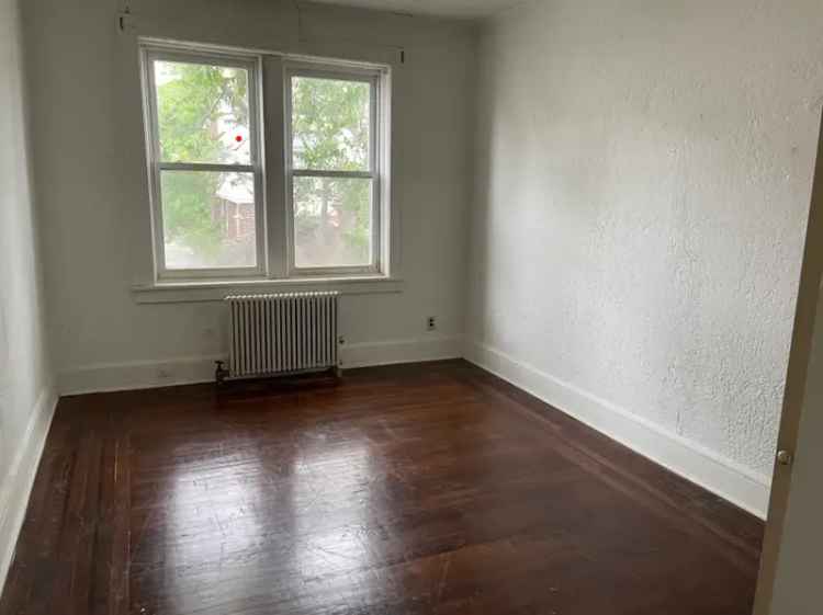 Rent Beautiful Renovated Apartment Unit Near Parks and Shops