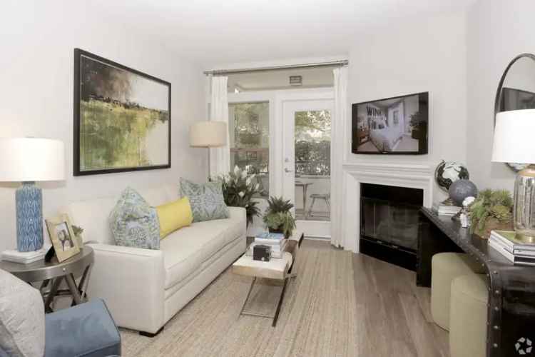 Rent Luxury Apartments in Westwood Village with Resort Amenities