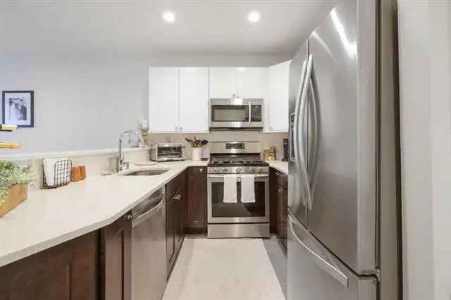 Rent Spacious 3 Bedroom Apartment in Uptown Hoboken with Modern Amenities