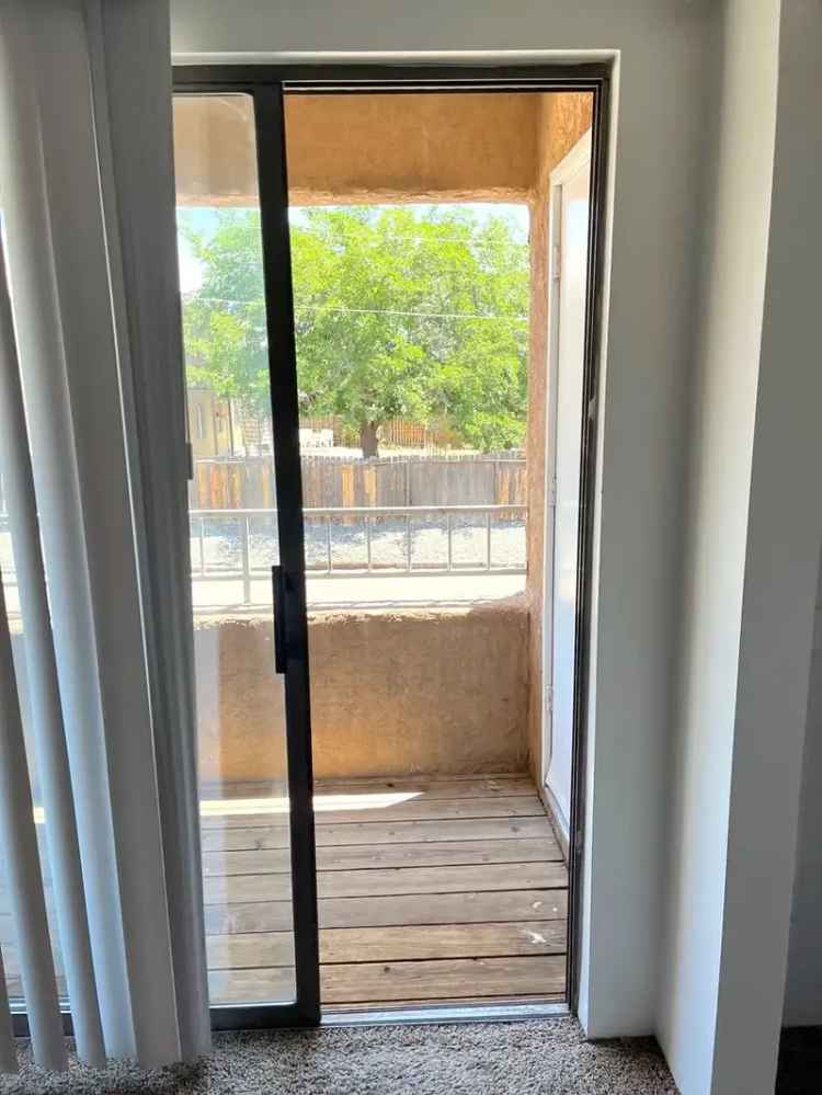 Apartment for Rent in Albuquerque with Balcony and Gated Community