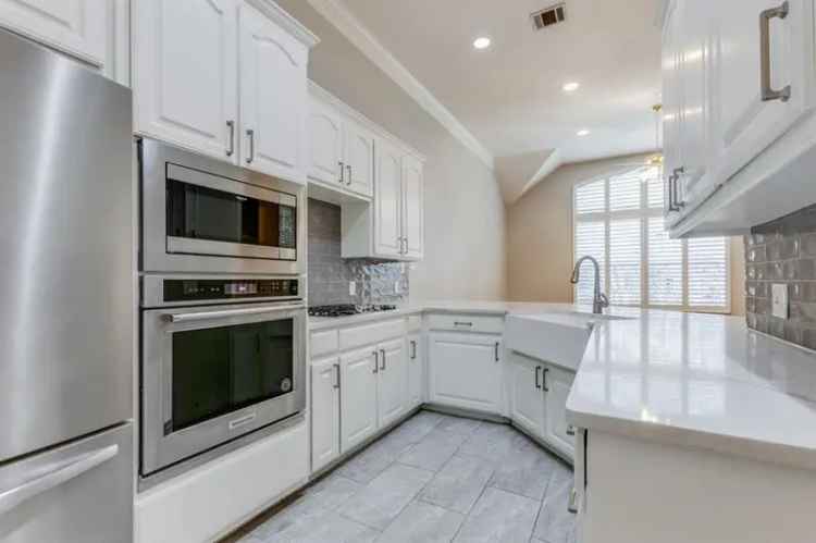 Rent Townhome in Addison Dallas with Spacious Backyard and Modern Kitchen