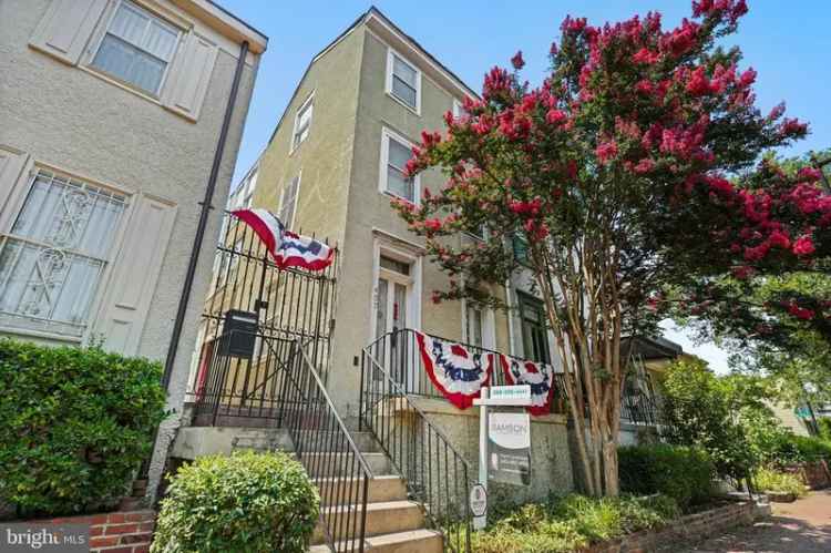 House For Sale in 407, 11th Street Southeast, Washington, District of Columbia