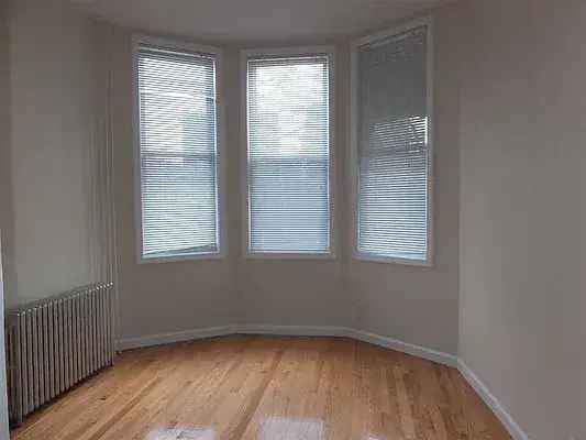 Rent 2 Bedroom Apartment Unit with NYC Views in a Convenient Location