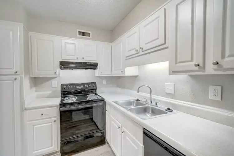 Rent Premier Apartments in Hills at Hoover AL with Great Amenities