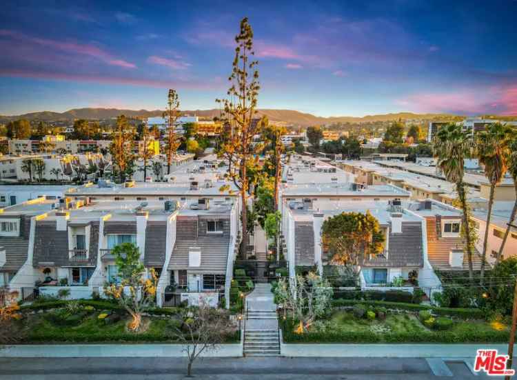 House For Sale in 18360, Collins Street, Los Angeles, California