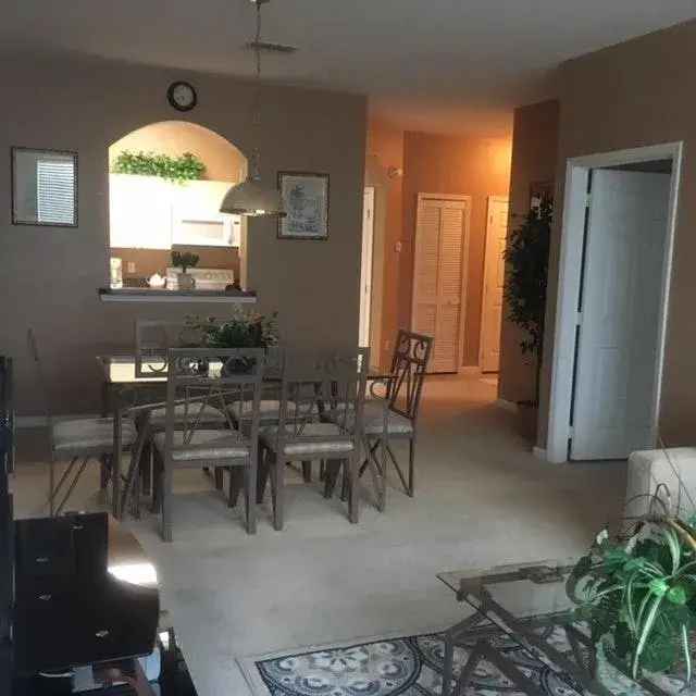 Rent Apartment Unit in Orlando with Resort Style Amenities and Balcony