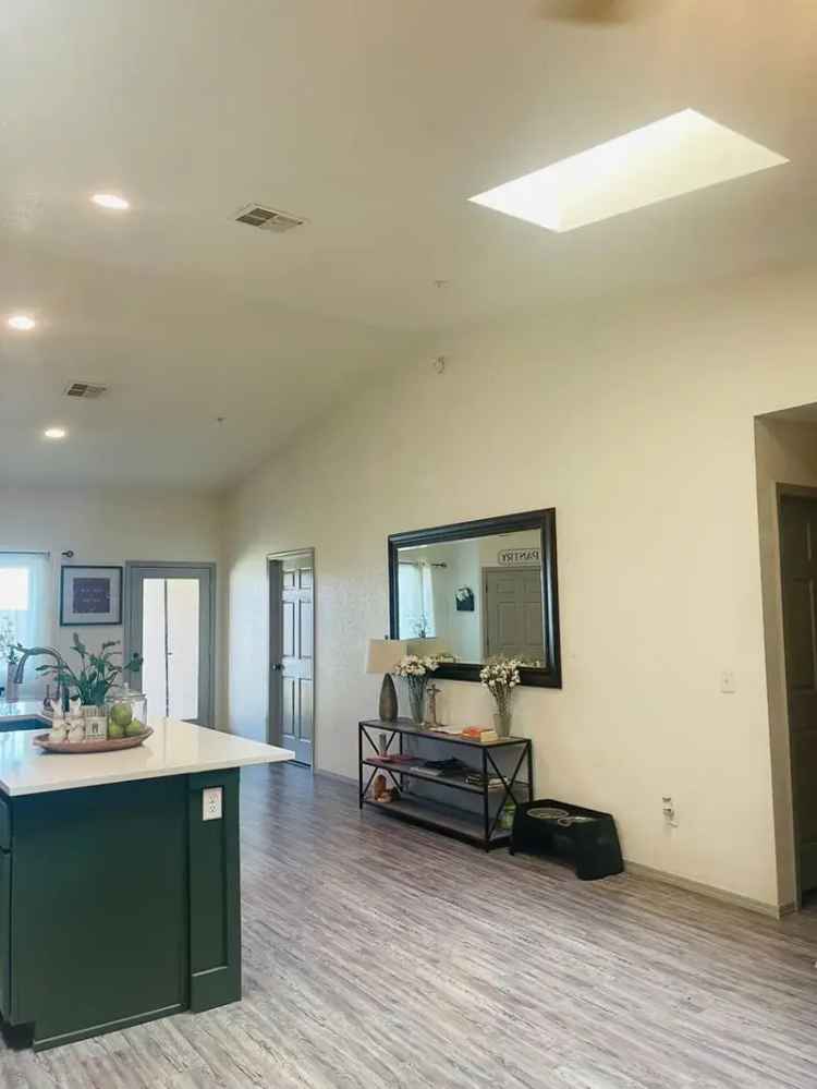 Rent a Beautiful Upgraded 2 Bed 2 Bath Townhome in Desert Sky