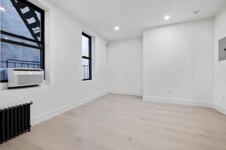 Rent Apartment Unit in Chelsea with Stunning Kitchen and Trendy Living