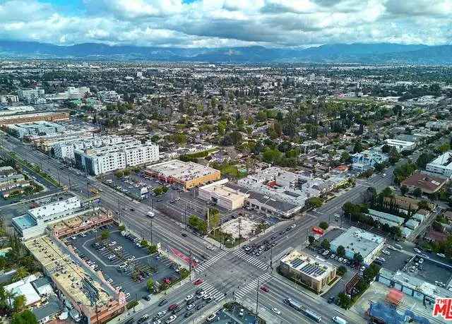 House For Sale in 6443, Columbus Avenue, Los Angeles, California