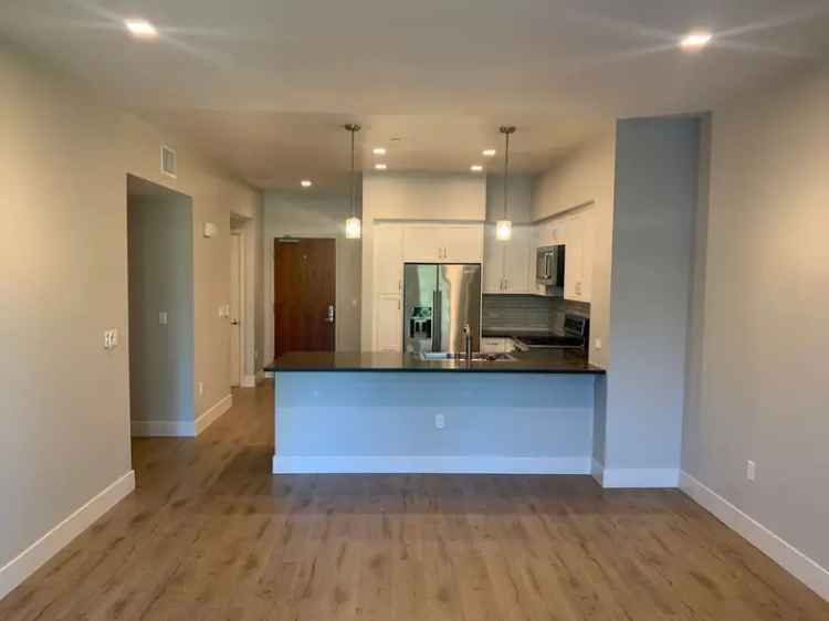 Rent Apartments in San Mateo with Luxury Features Near Central Park