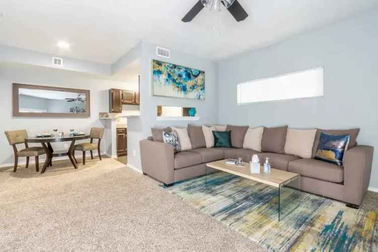 Rent Apartments in The Enclave with Pools Near Dallas Cowboys Stadium