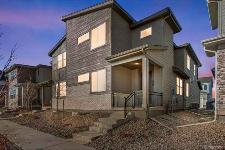 buy duplex home in Longmont with finishes and entertainment areas