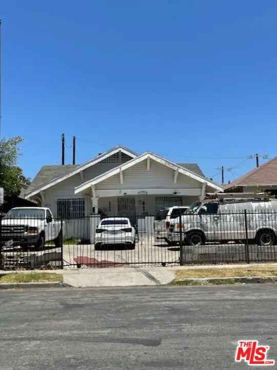 House For Sale in 1435, West 30th Street, Los Angeles, California