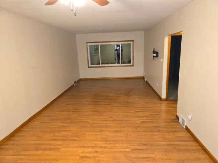 Rent Apartment Unit in Buffalo with 3 Bedrooms and Modern Features