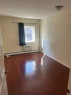 Rent Bright Sunny Apartment Unit with Balcony Near Subway Station