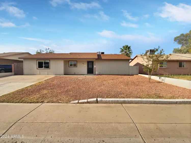 House For Sale in 8453, West Piccadilly Road, Phoenix, Arizona