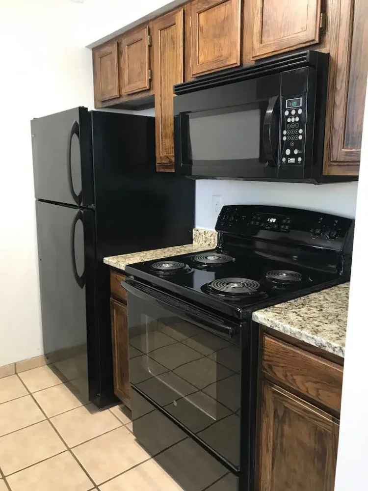 Rent Apartment Unit with Granite Upgrades Near Amenities