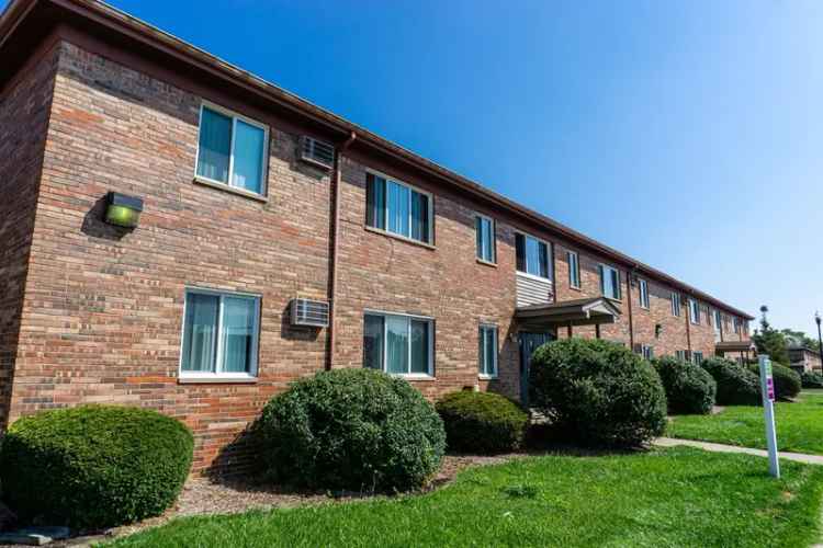 Rent Spacious Apartments with Pool in Roseville MI