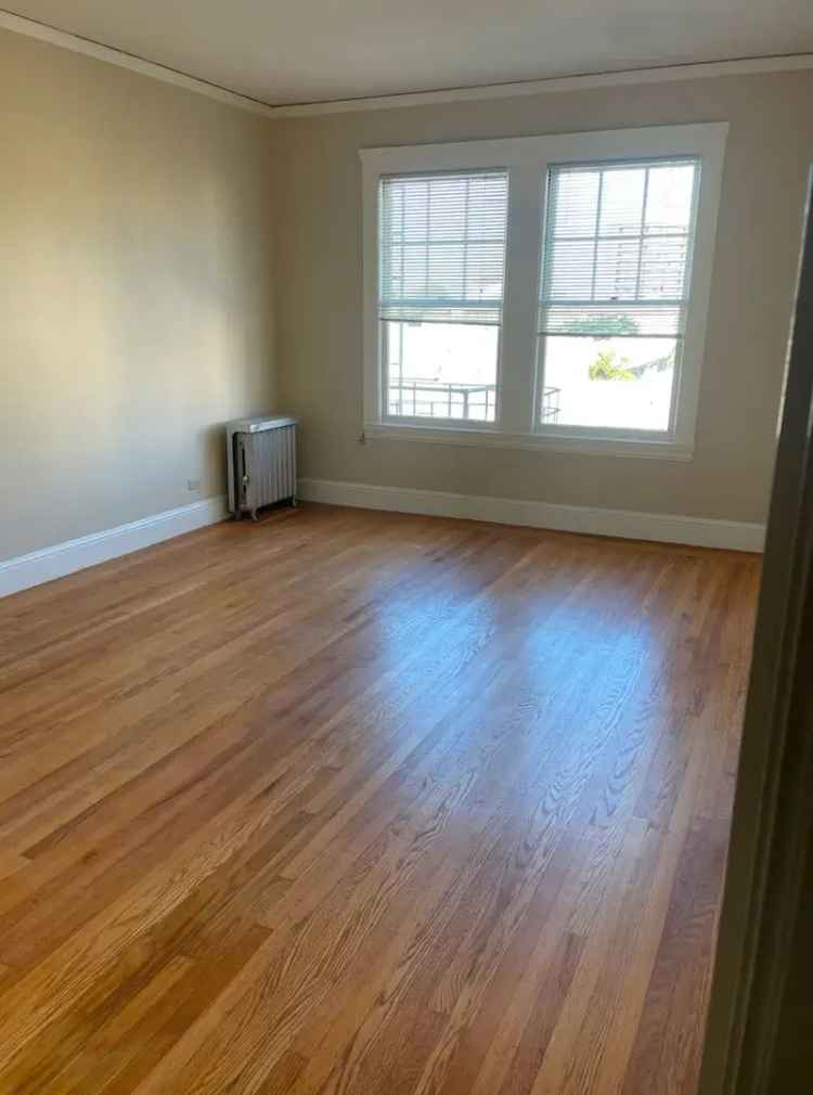 Rent Apartment Unit in San Francisco with Parking and Communal Backyard