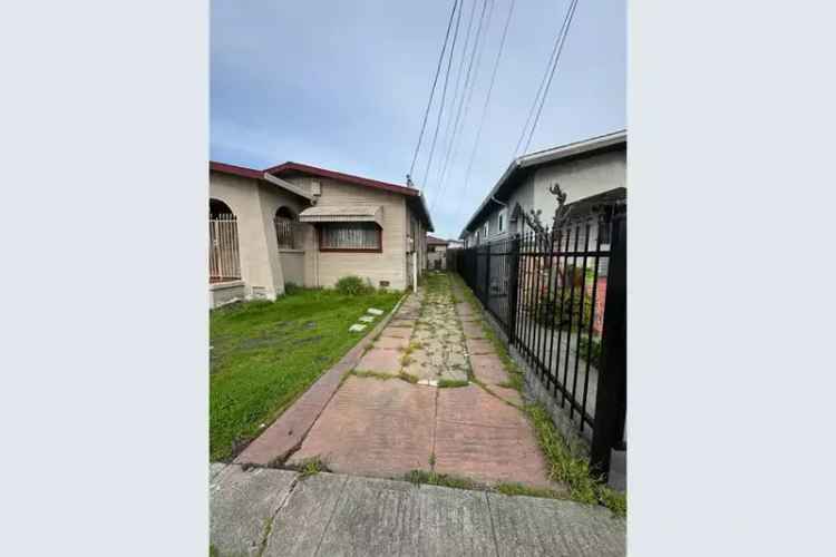 House For Sale in 7824, Holly Street, Oakland, California