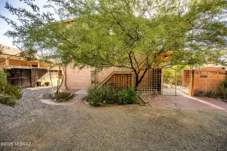 Duplex for Rent in Tucson with Mountain Views and Yard Features