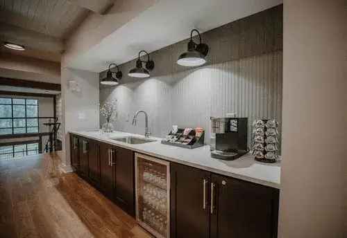 Rent Contemporary Apartment in Preston Ridge with Luxurious Amenities