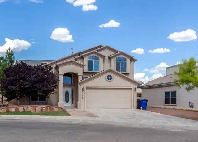 Rent immaculate two-story house in El Paso near Ft Bliss