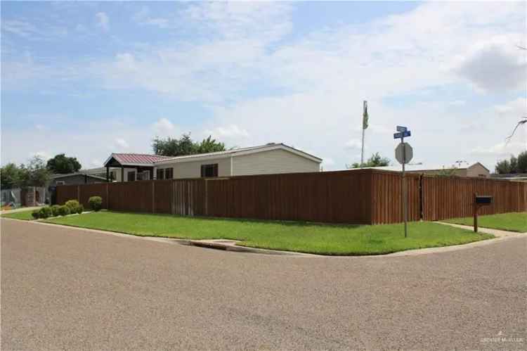 Buy Mobile Home with Large Patio for Reunions - Newly Remodeled