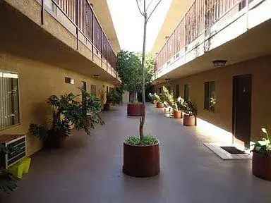 2 Bed 2 Bath and 1 Bed 1 Bath Apartments for Rent in Burbank with Modern Features