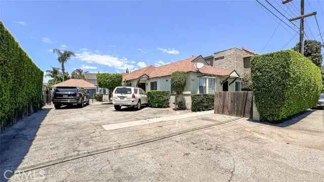 House For Sale in 7049, Kester Avenue, Los Angeles, California