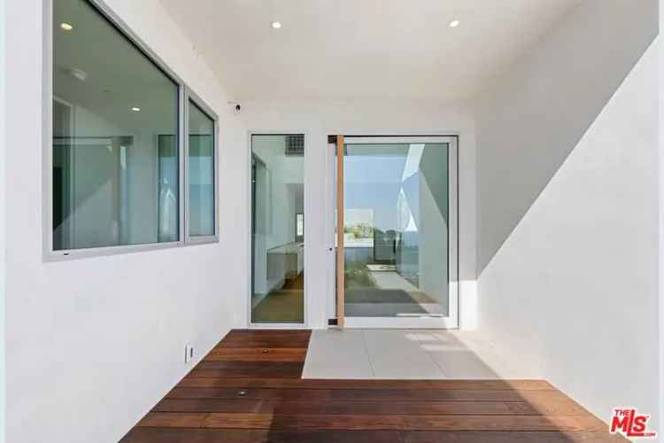 Buy Stunning Construction with 5 Bedrooms and Ocean Views in Malibu