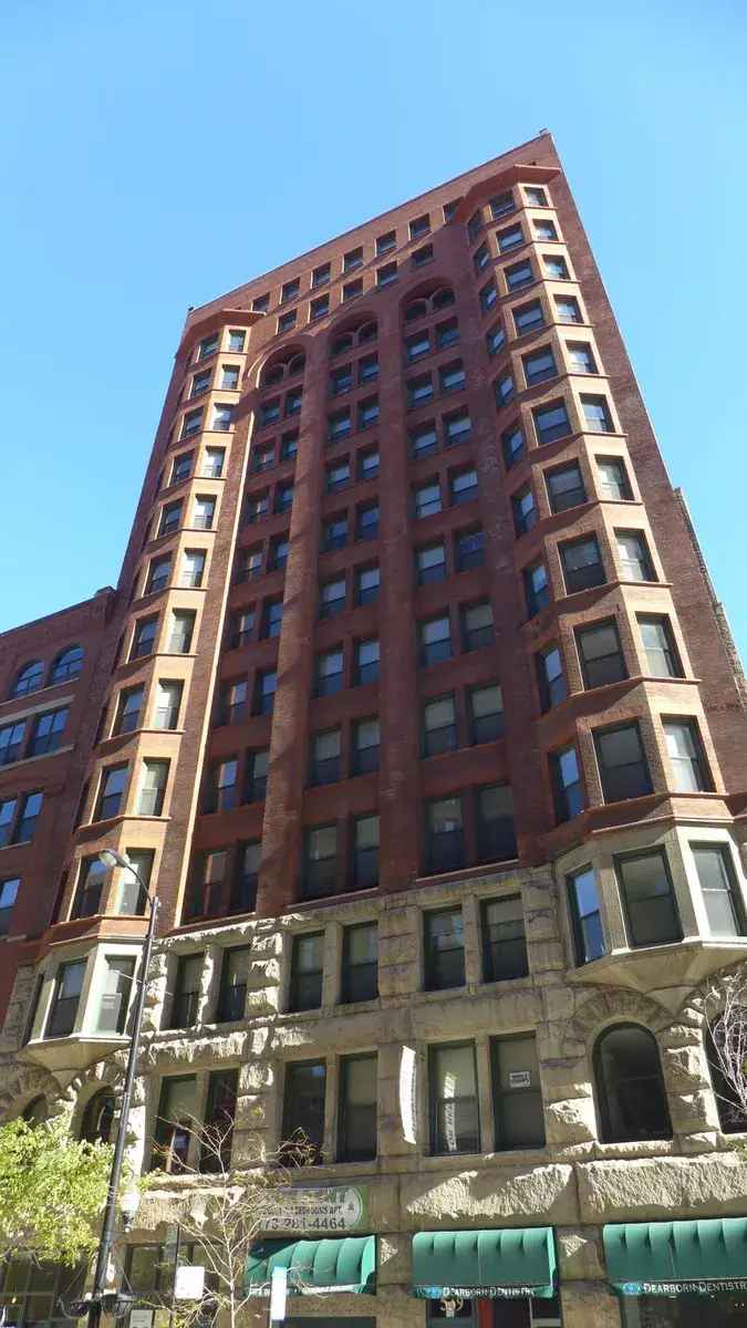 Rent Apartments in Historic Printers Row with Convenient Amenities