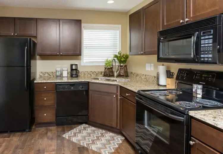 Rent 3 Bedroom Townhomes in West Des Moines with Great Amenities