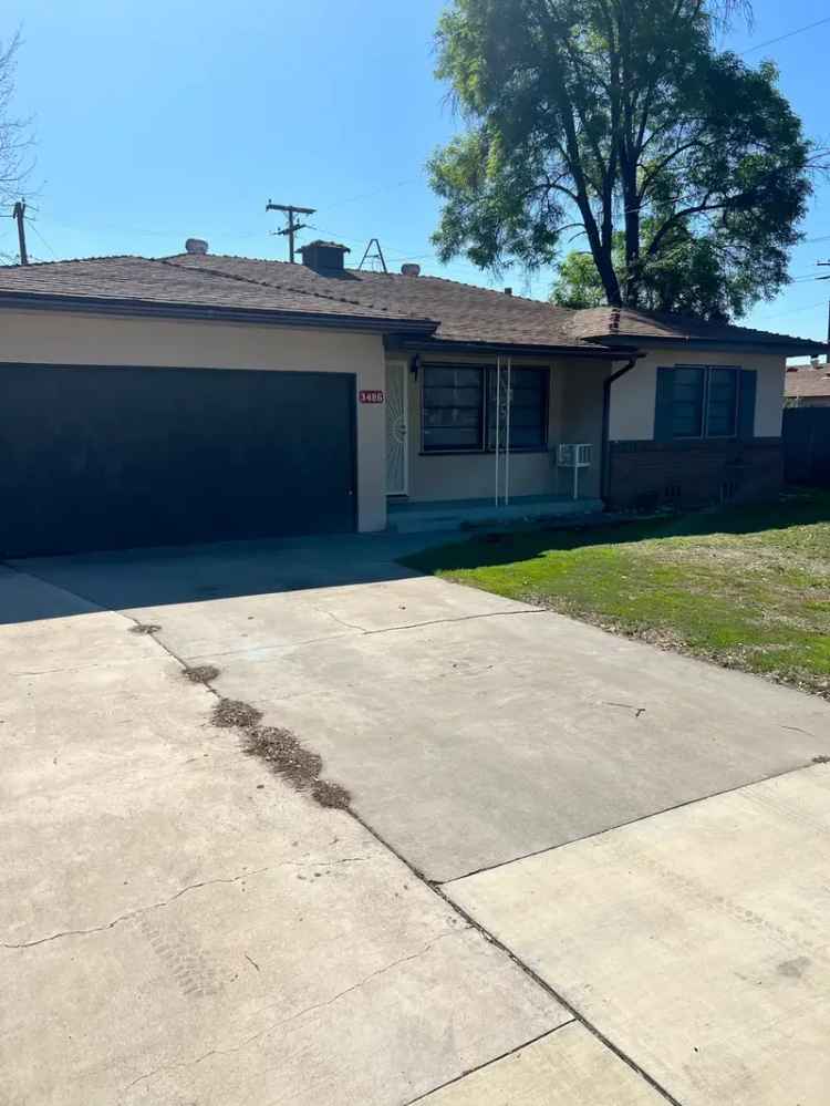 Rent 2 Bedroom Home Near Riverside Plaza with Spacious Fenced Yard