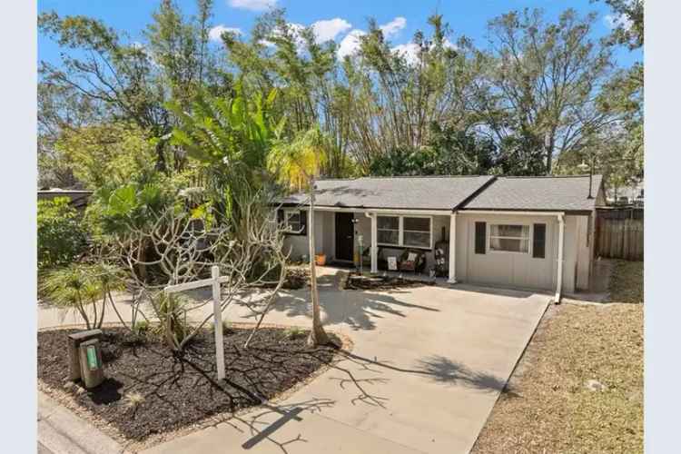 Buy house in Clearwater with spacious rooms and private backyard