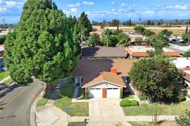 House For Sale in 1833, East Stearns Avenue, Orange, California