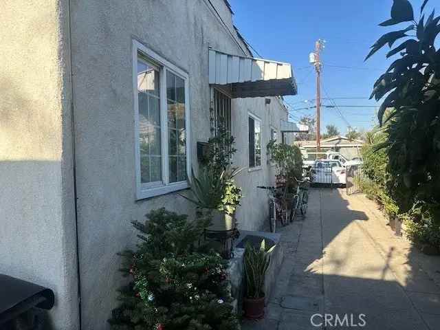 House For Sale in 2850, Marsh Street, Los Angeles, California