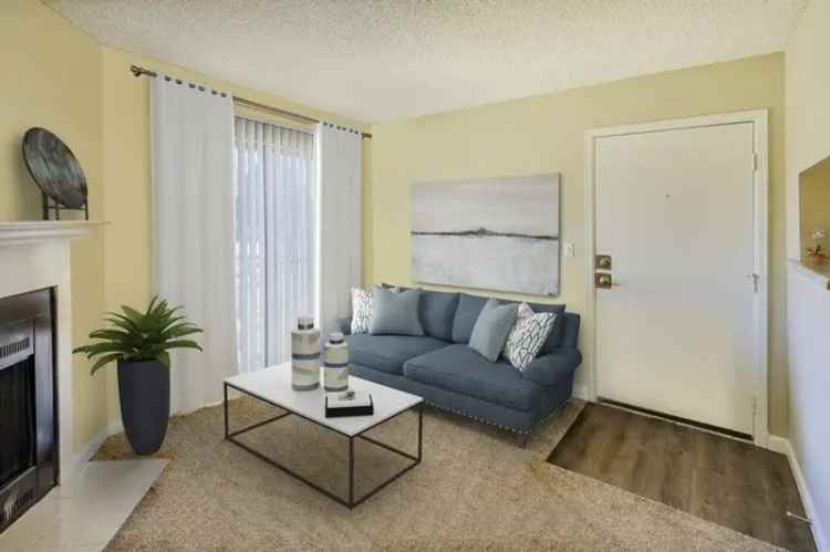 Rent Bella Terra Apartments in Aurora with Great Amenities