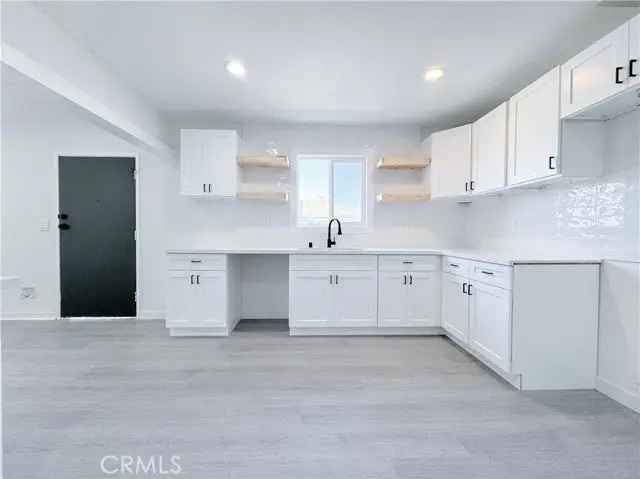 House For Sale in 8260, Wall Street, Los Angeles, California