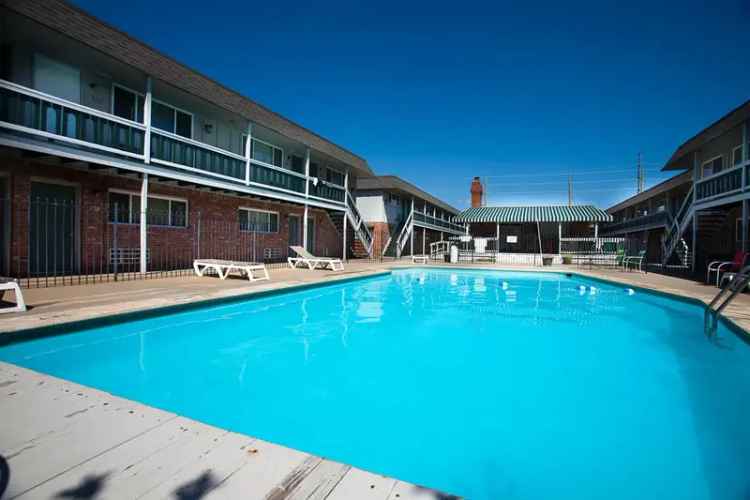 Rent Pet Friendly Apartments in Wichita with Pool and Club House