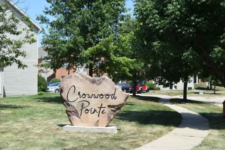 Rent Apartments at Crowwood Pointe with 2 Bedrooms and Pet Friendly Features