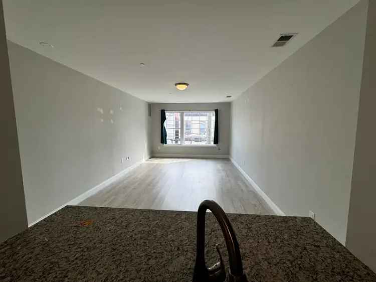 Rent Spacious 2 Bedroom Apartment in North Bergen with Resort-Style Amenities