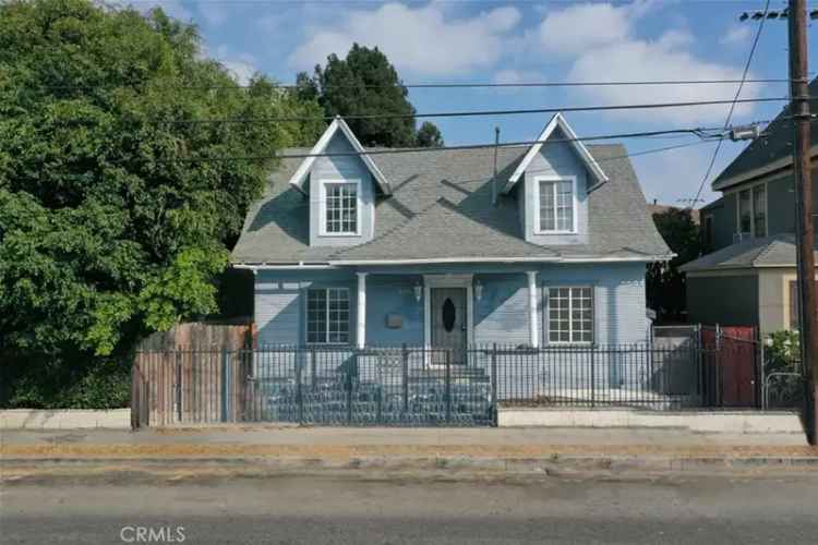 Buy Charming Victorian Home in Los Angeles with Large Living Room and Backyard