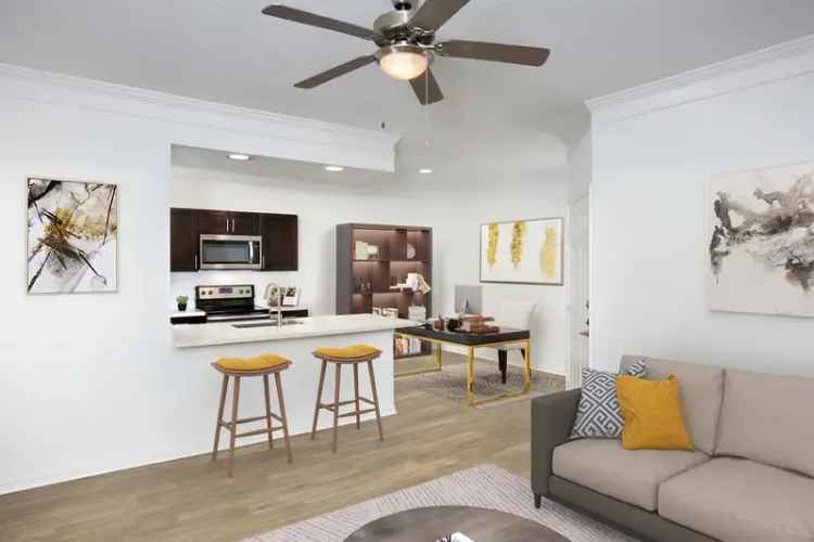 Rent Bayfront Apartments in Tampa with Fitness Center and Poolside Grilling