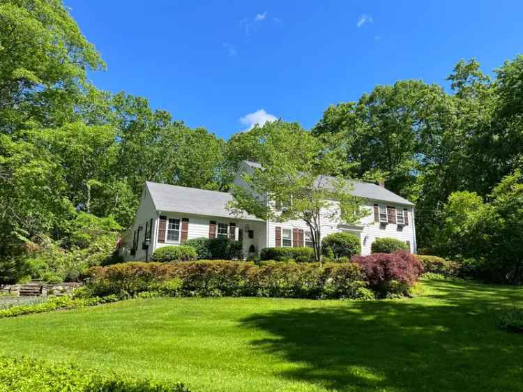 Rent Beautiful Colonial Style Home in New Canaan with Spacious Features