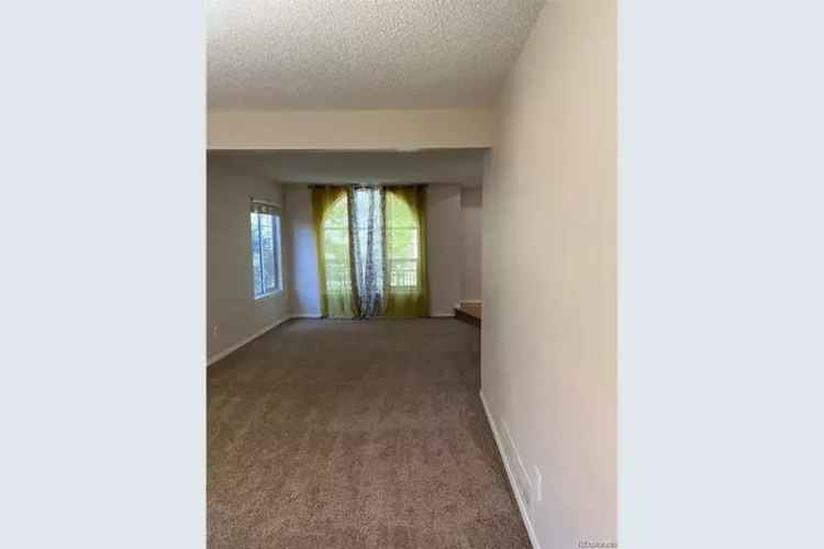 House For Sale in 16580, East Hialeah Drive, Centennial, Colorado